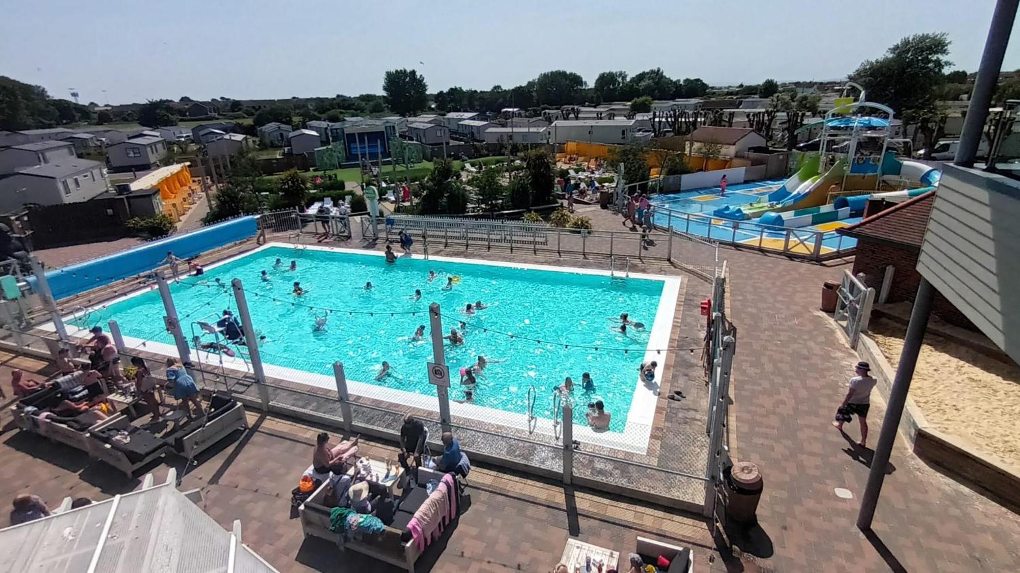 Cwtch, White Horse, Seal Bay Resort Selsey Exterior photo